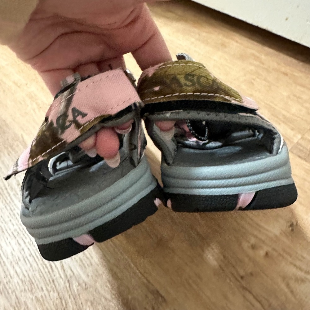 Itasca | Women's Pink Green Camo Closed Toe Sport Bungee Strap Sandals, Size 5 - Picture 4 of 7